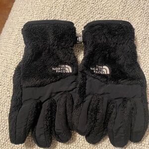 Black warm north face glovess